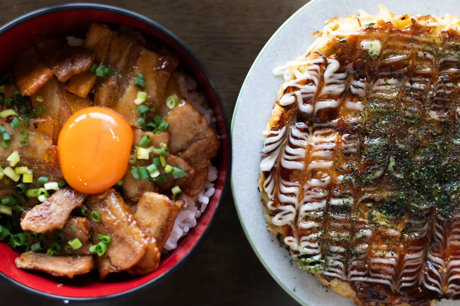 豚丼とお好み焼きを組み合わせたmukkuのランチセット